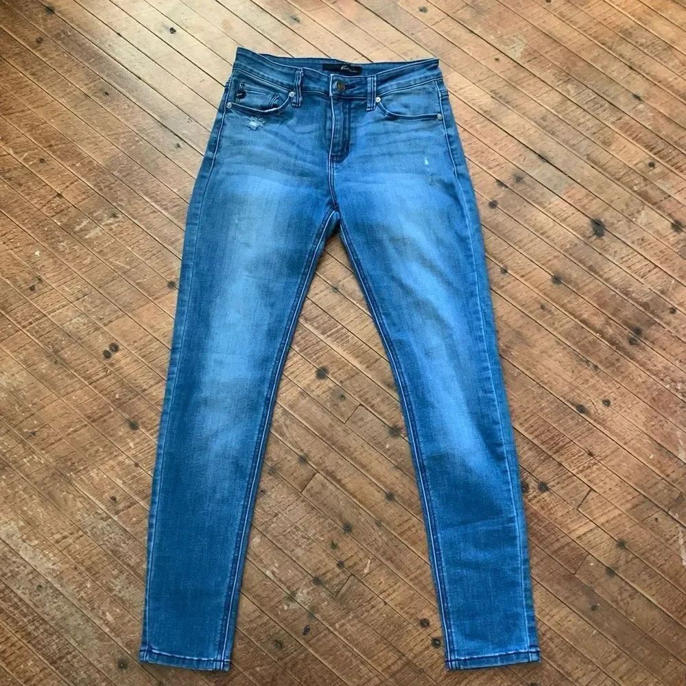 Kancan distressed slim tapered leg 5/26 normcore jeans